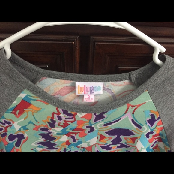 SOLD☀️LuLaRoe Randy tee - Picture 2 of 3